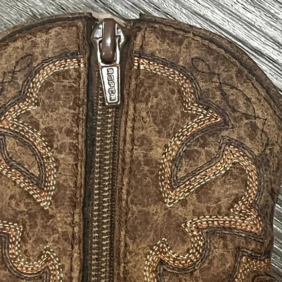 LITTLE BOYS ALL OVER TAN VINTAGE FAUX LEATHER - Picture 5 of 6